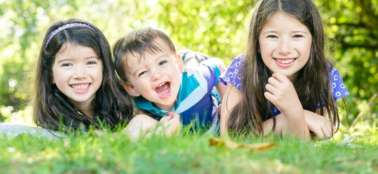 A summer family photo shoot in Surrey